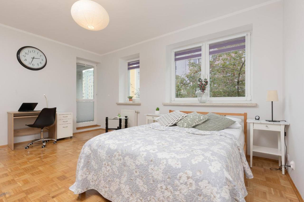 Studio Bielany With Home Office Near Metro Station By Noclegi Renters 华沙 外观 照片