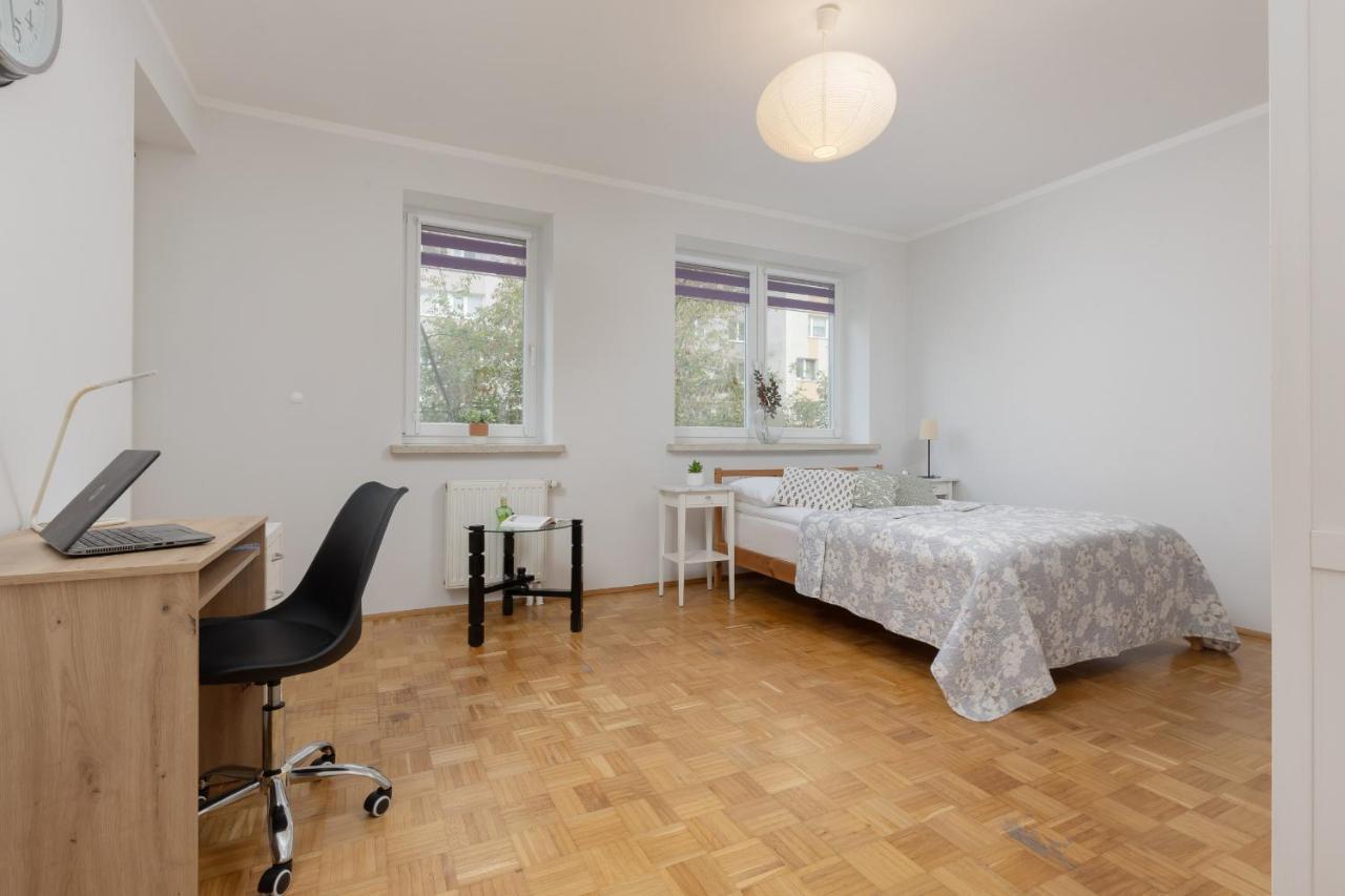 Studio Bielany With Home Office Near Metro Station By Noclegi Renters 华沙 外观 照片