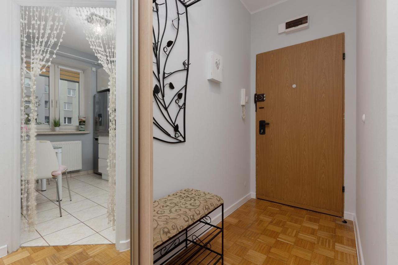 Studio Bielany With Home Office Near Metro Station By Noclegi Renters 华沙 外观 照片